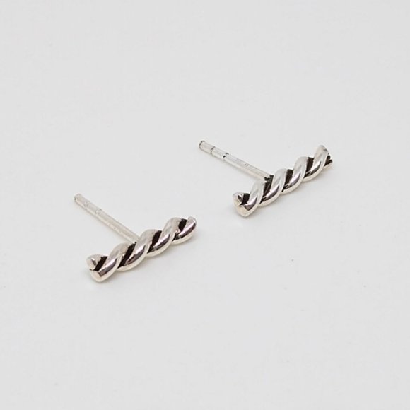 SALE‼️NEW Small S925 Oxidized Twist Bar Minimalist Stud Earrings - Picture 4 of 6